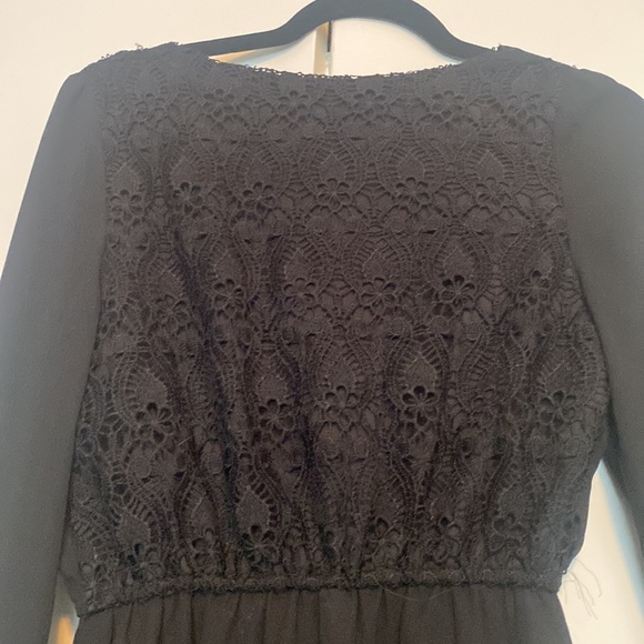 Witchy V-Neck Dress with Lace Overlay - Picture 4 of 5